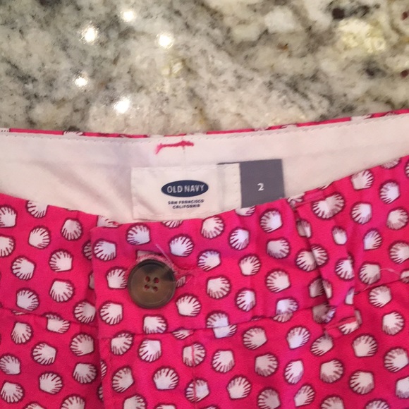 Old navy shorts - Picture 4 of 4